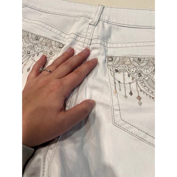 NWT Vintage Love Indigo White Jean Shorts Dream Catcher Pockets Embellished Boho - Picture 12 of 15